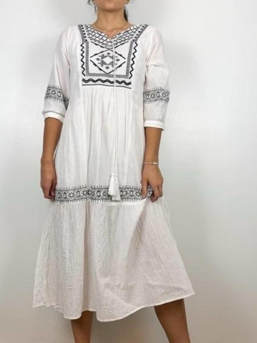 Hayden Los Angeles White Embroidered Boho Midi Dress | Size Small